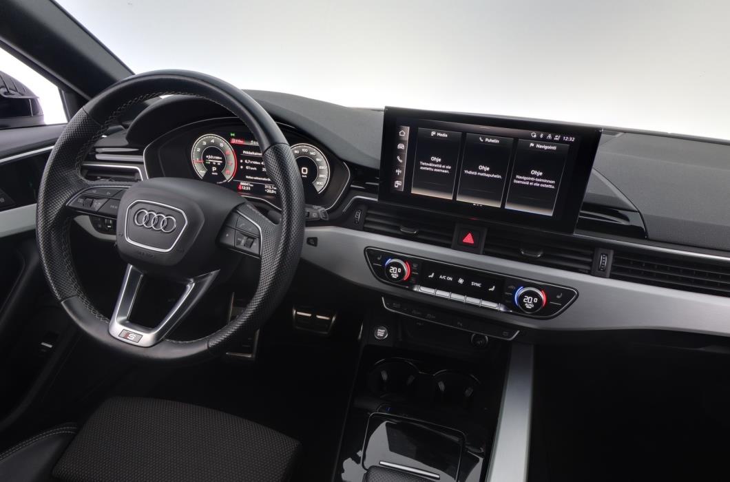 AUDI A4 2022