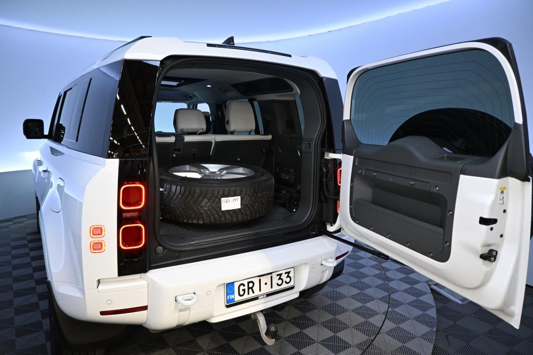 LAND ROVER Defender 2025