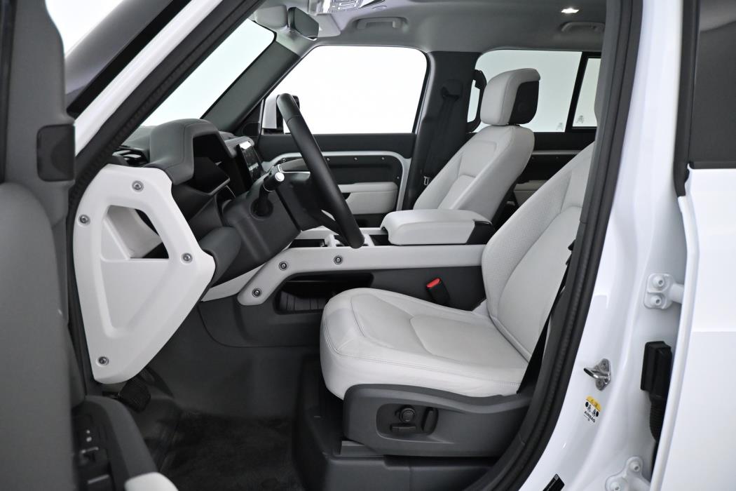 LAND ROVER Defender 2025