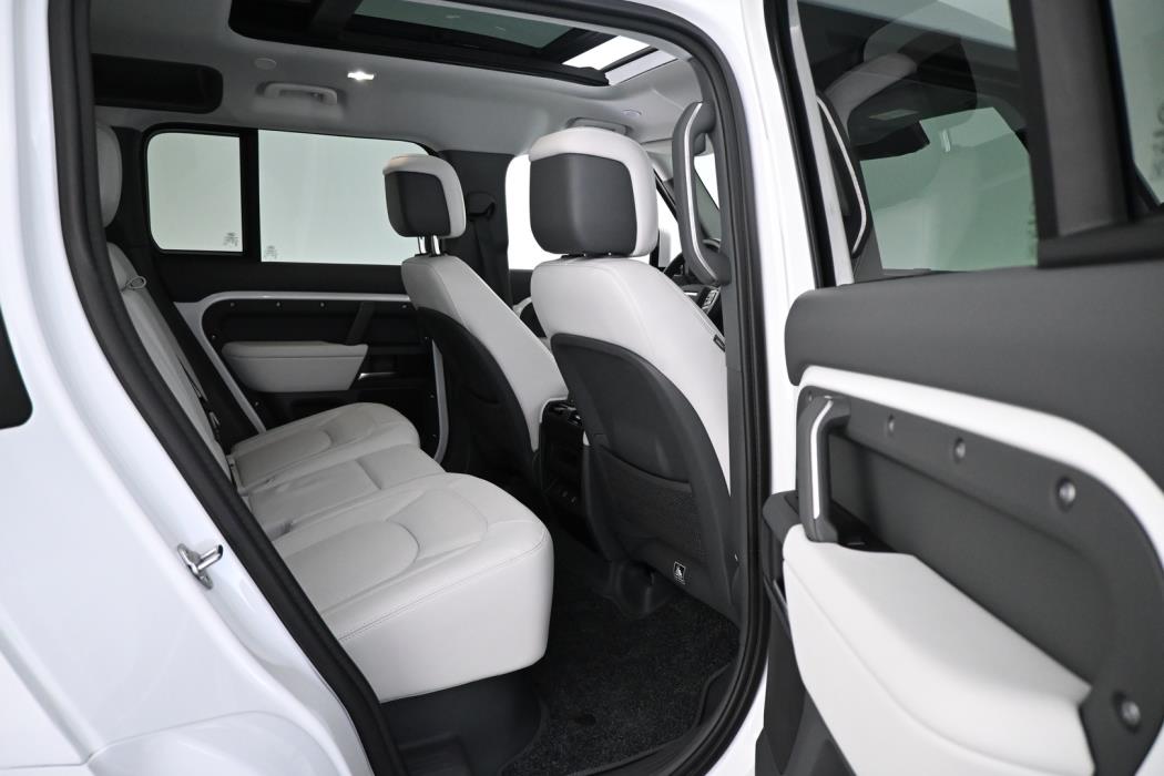 LAND ROVER Defender 2025