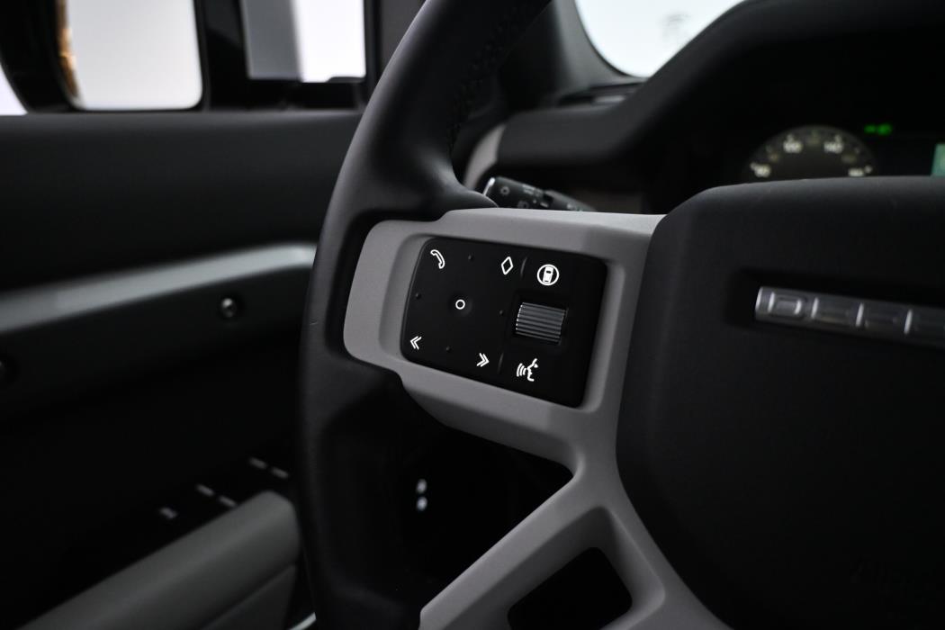 LAND ROVER Defender 2025