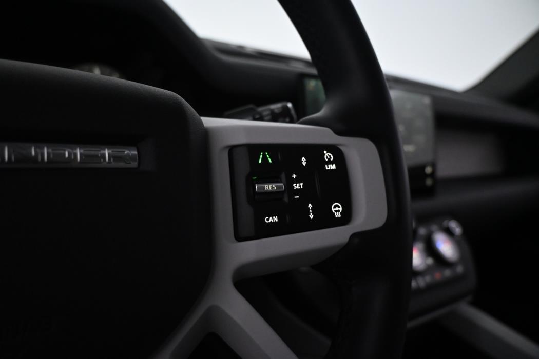 LAND ROVER Defender 2025
