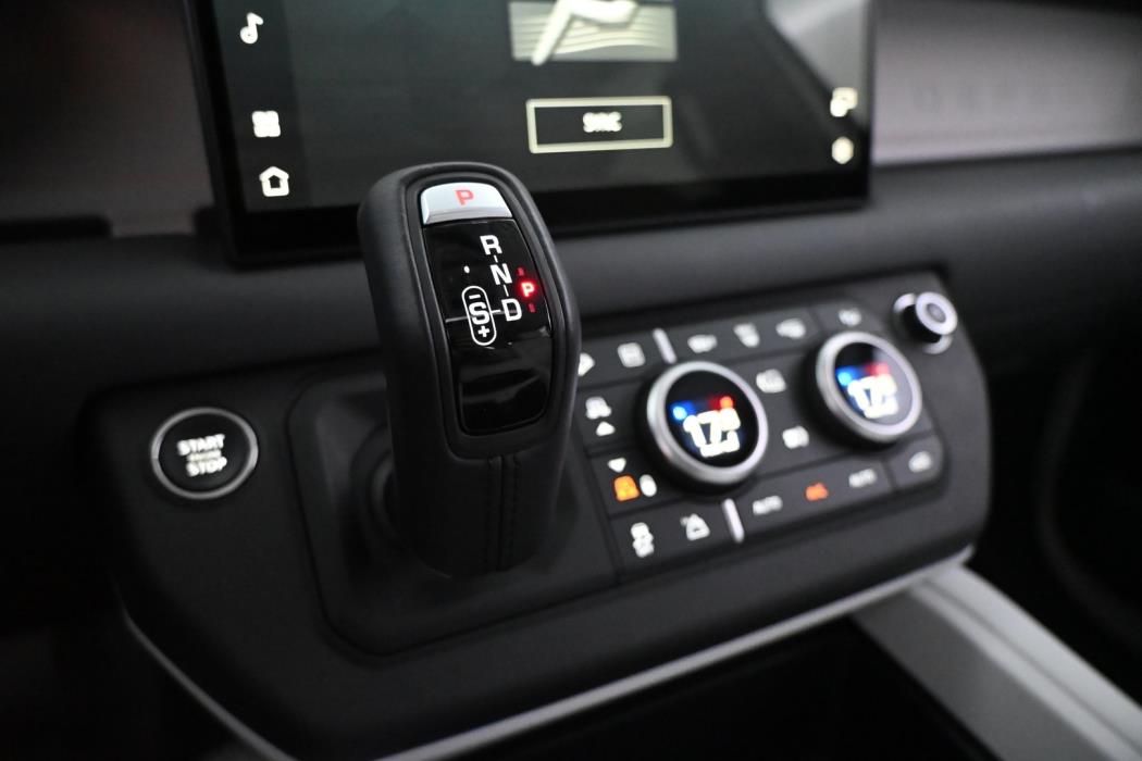 LAND ROVER Defender 2025