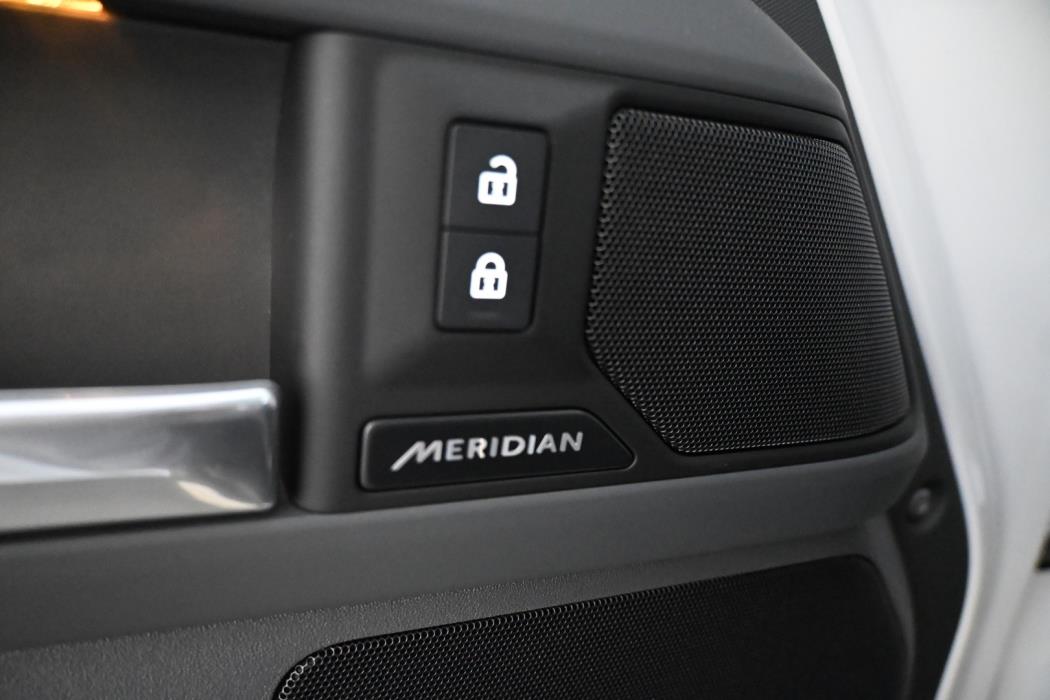 LAND ROVER Defender 2025