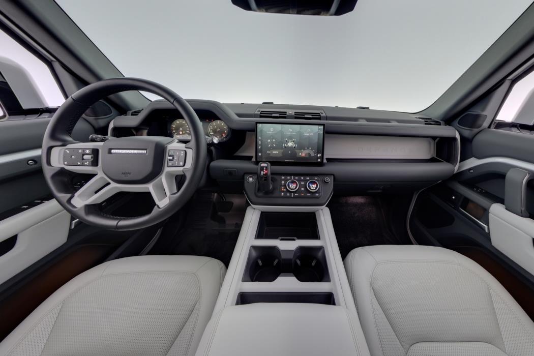 LAND ROVER Defender 2025