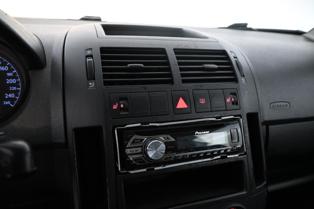 VOLKSWAGEN Polo 2005