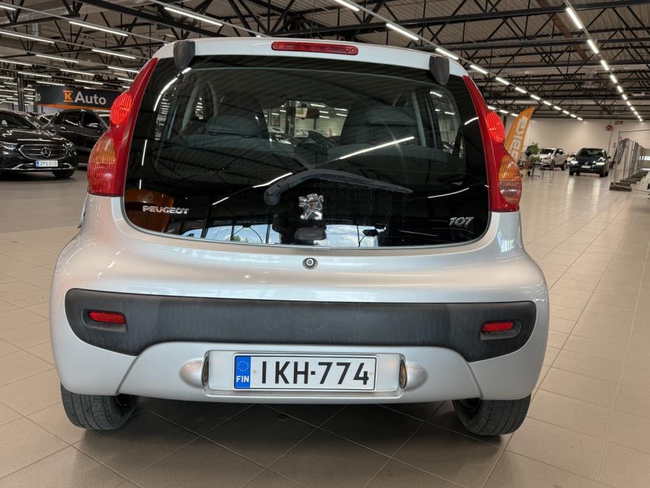 PEUGEOT 107 2012