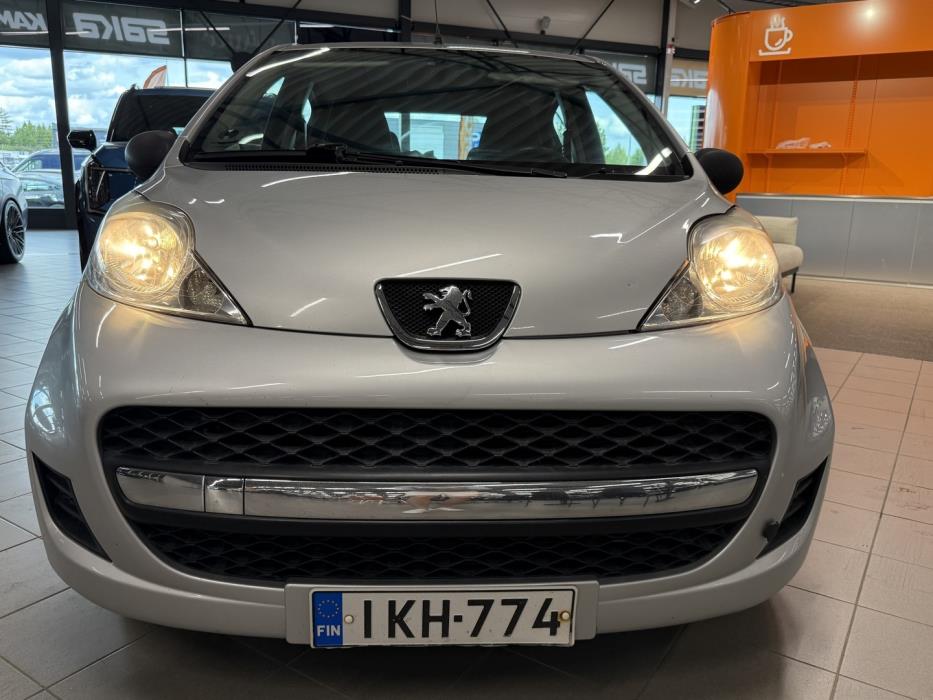 PEUGEOT 107 2012