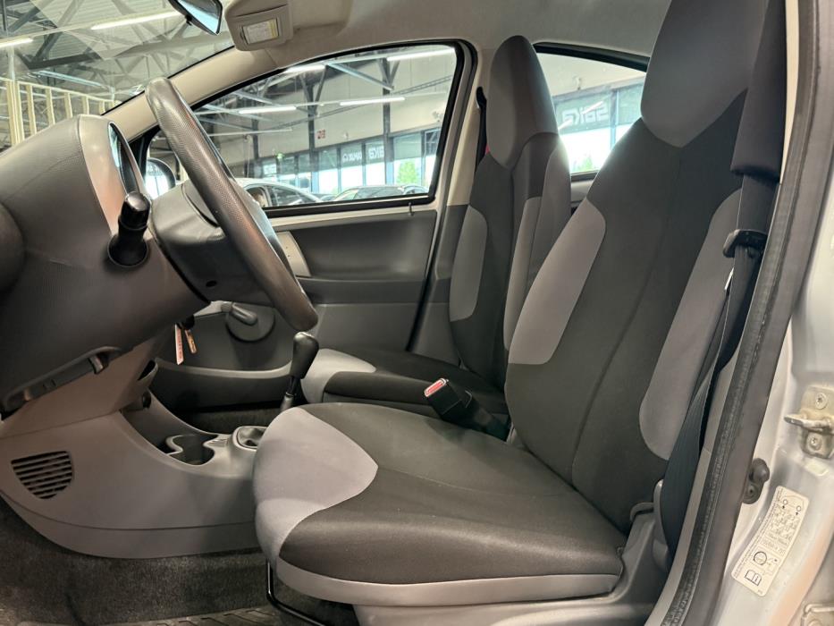 PEUGEOT 107 2012