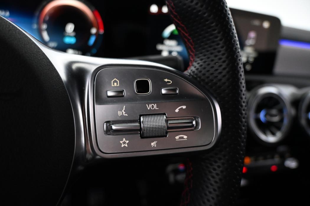 MERCEDES-BENZ CLA 2023