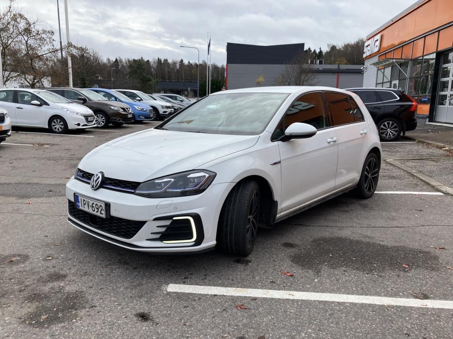 VOLKSWAGEN Golf 2018