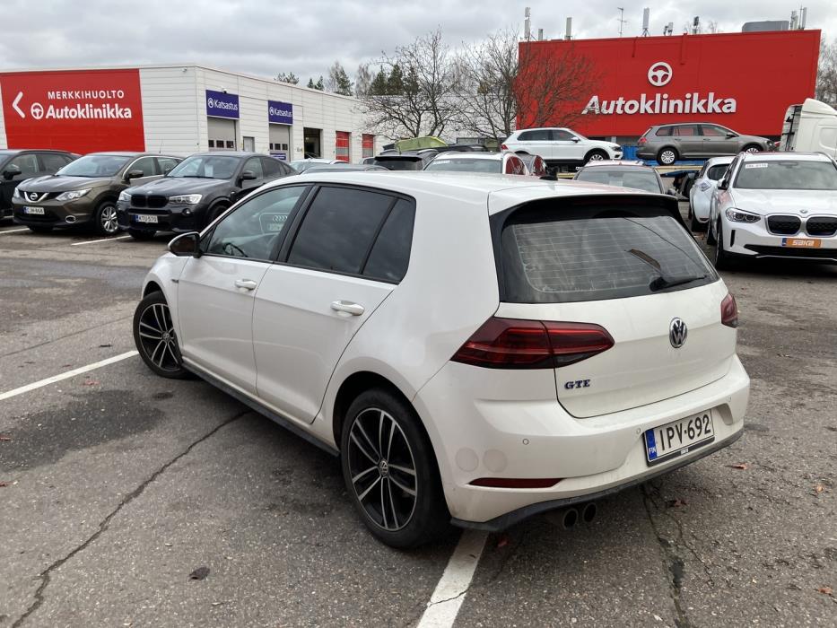 VOLKSWAGEN Golf 2018