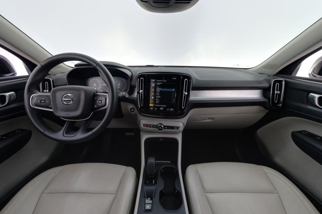 VOLVO XC40 2022