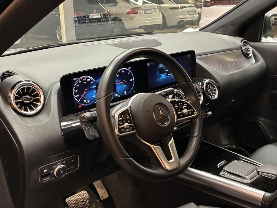 MERCEDES-BENZ EQA 2023