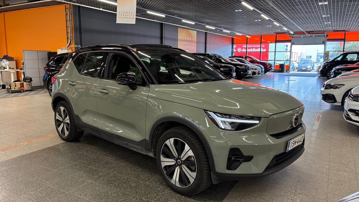 VOLVO XC40 2023