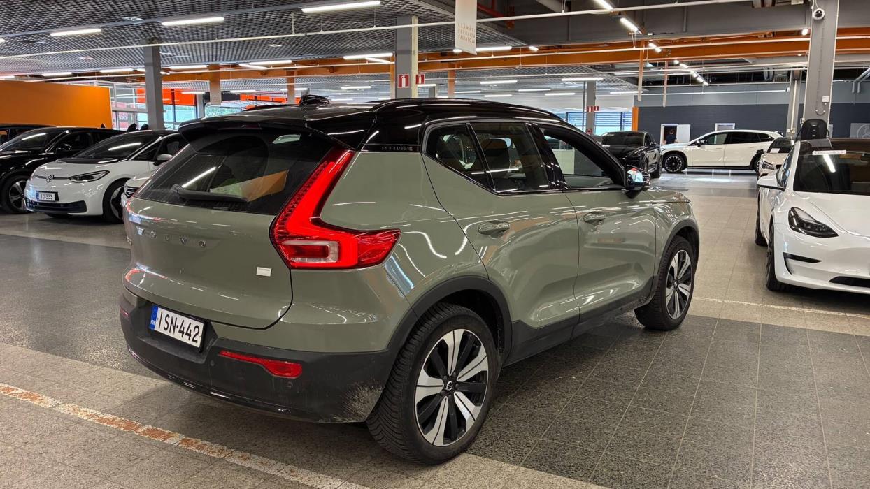 VOLVO XC40 2023