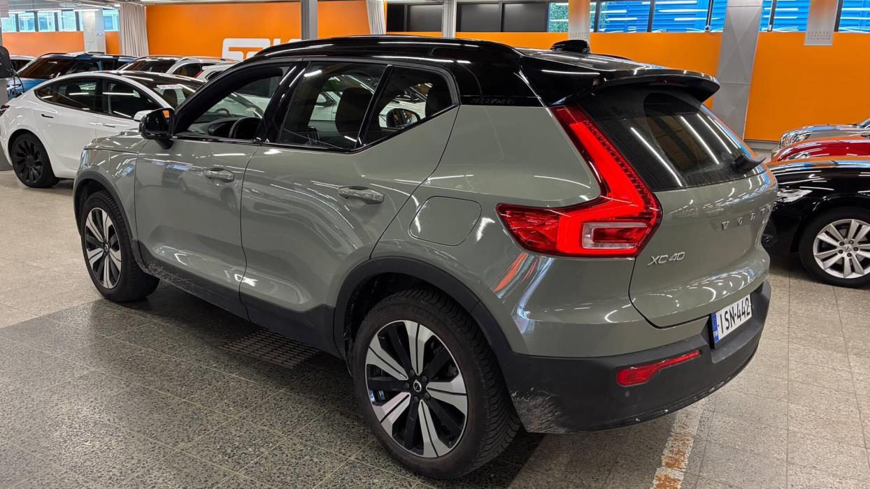 VOLVO XC40 2023