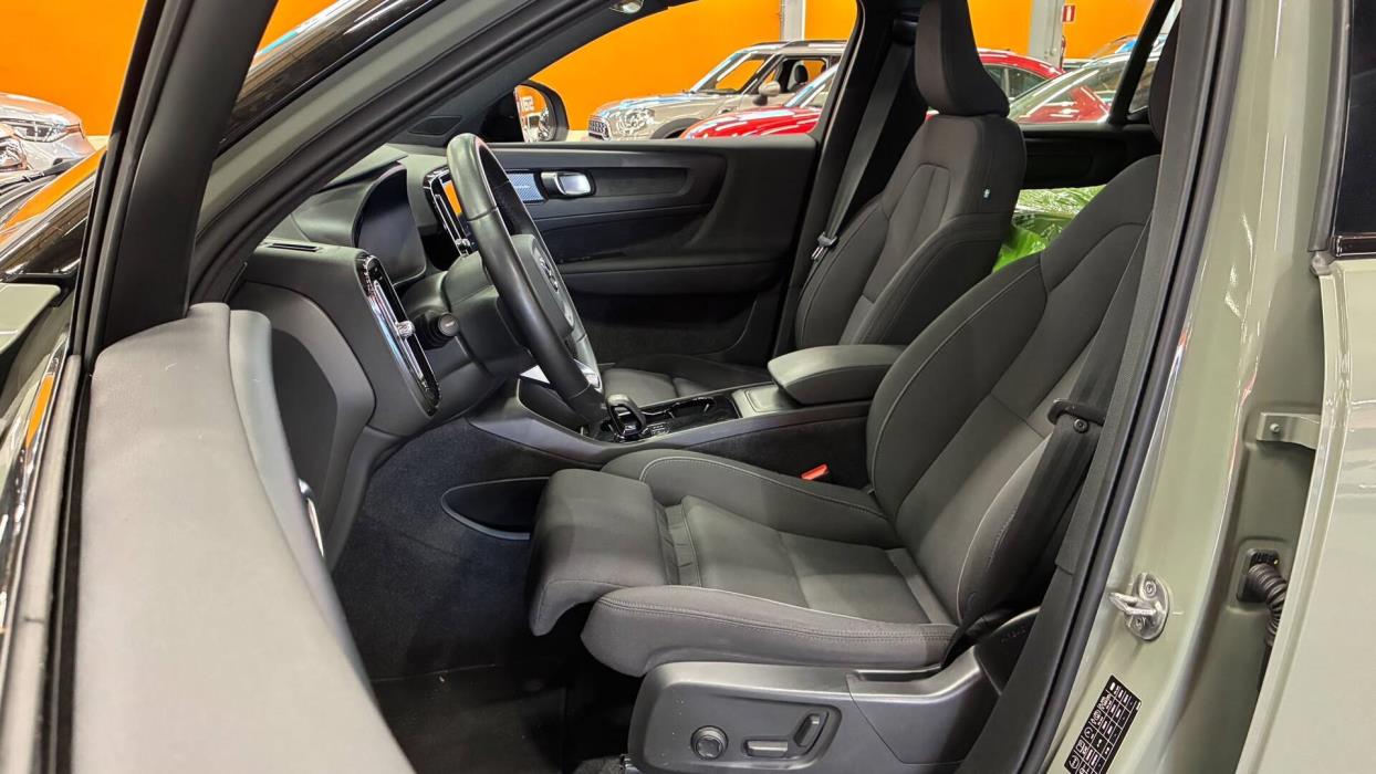 VOLVO XC40 2023