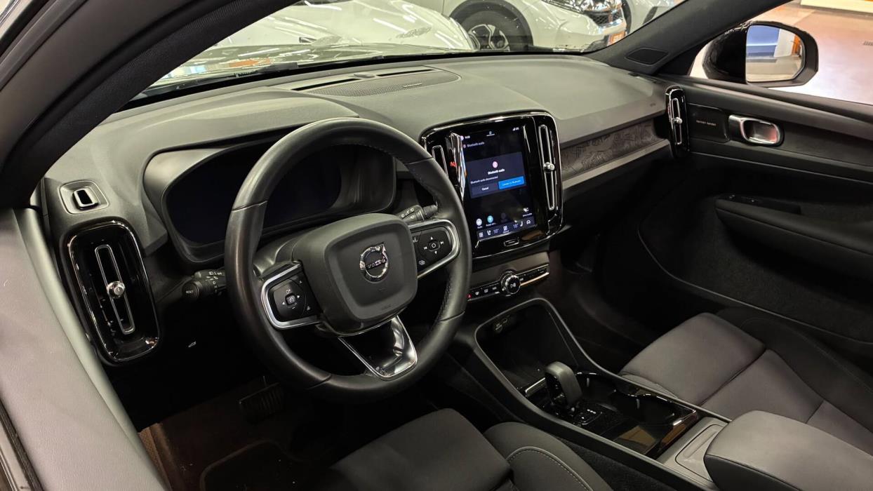 VOLVO XC40 2023