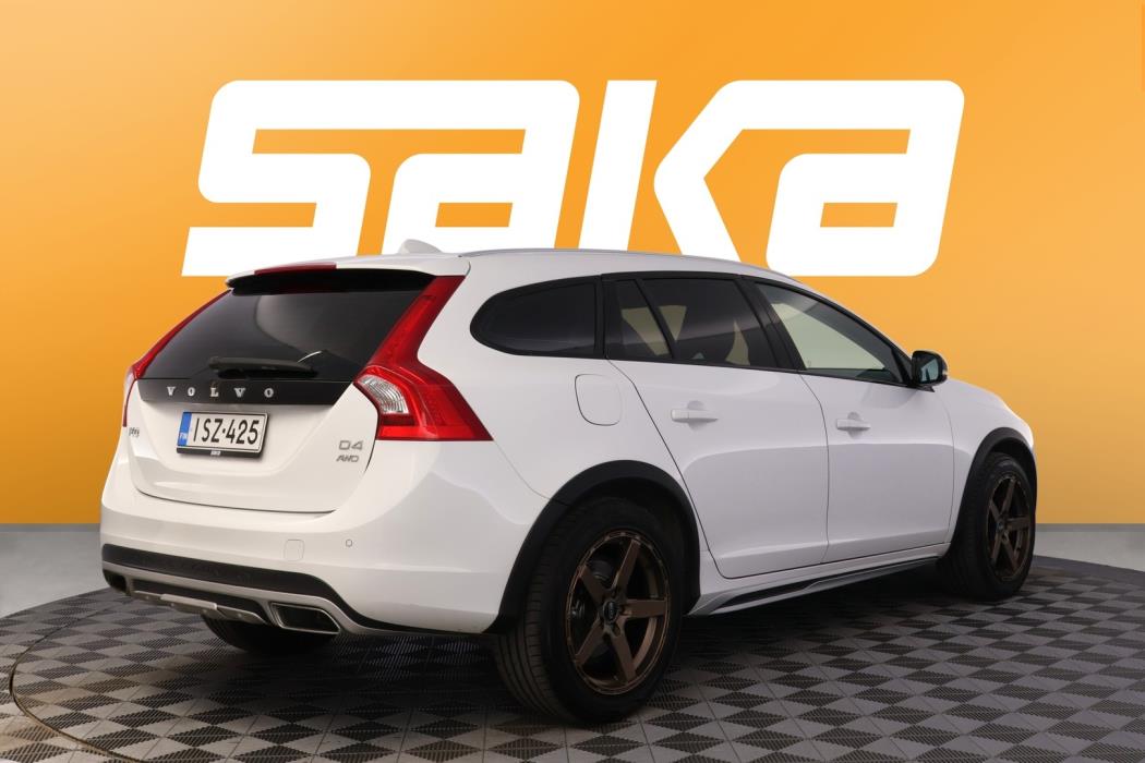 VOLVO V60 Cross Country 2016