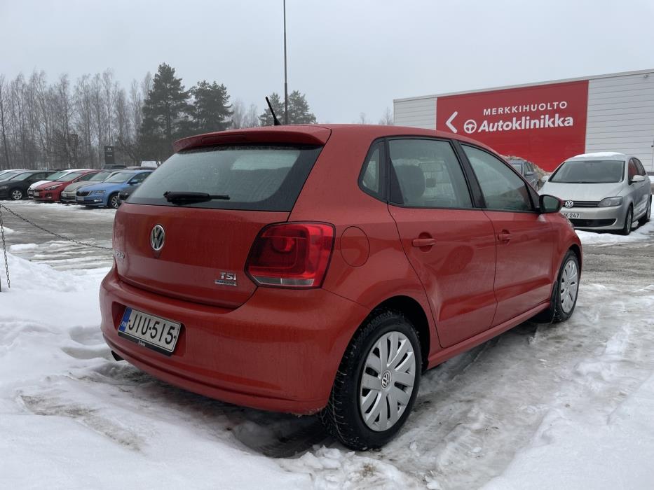VOLKSWAGEN Polo 2013