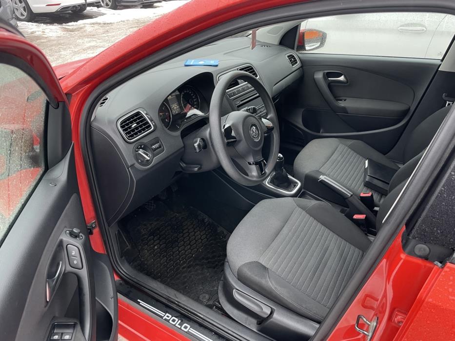VOLKSWAGEN Polo 2013