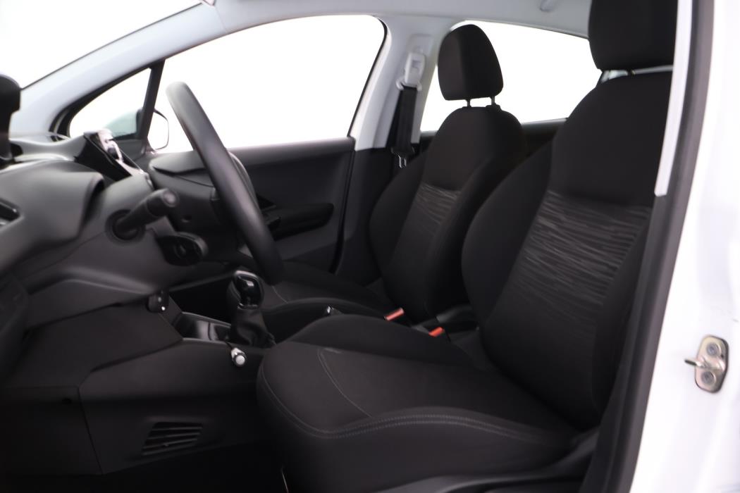 PEUGEOT 208 2014