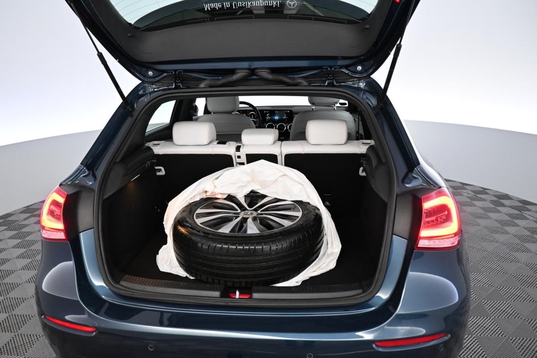 MERCEDES-BENZ A 2021