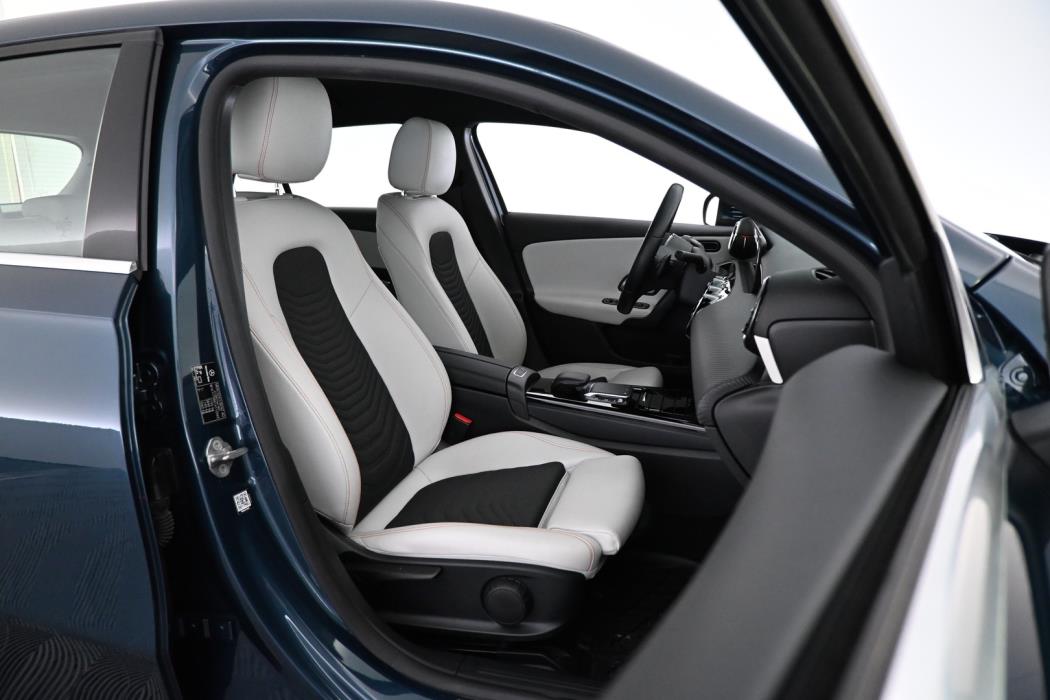 MERCEDES-BENZ A 2021
