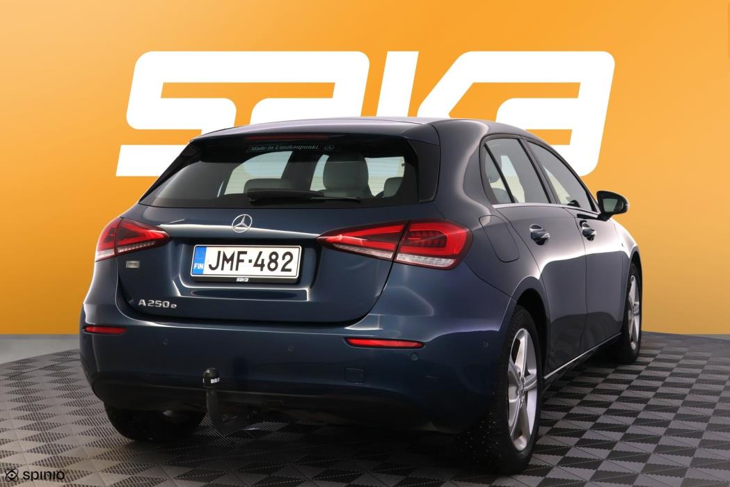 MERCEDES-BENZ A 2021