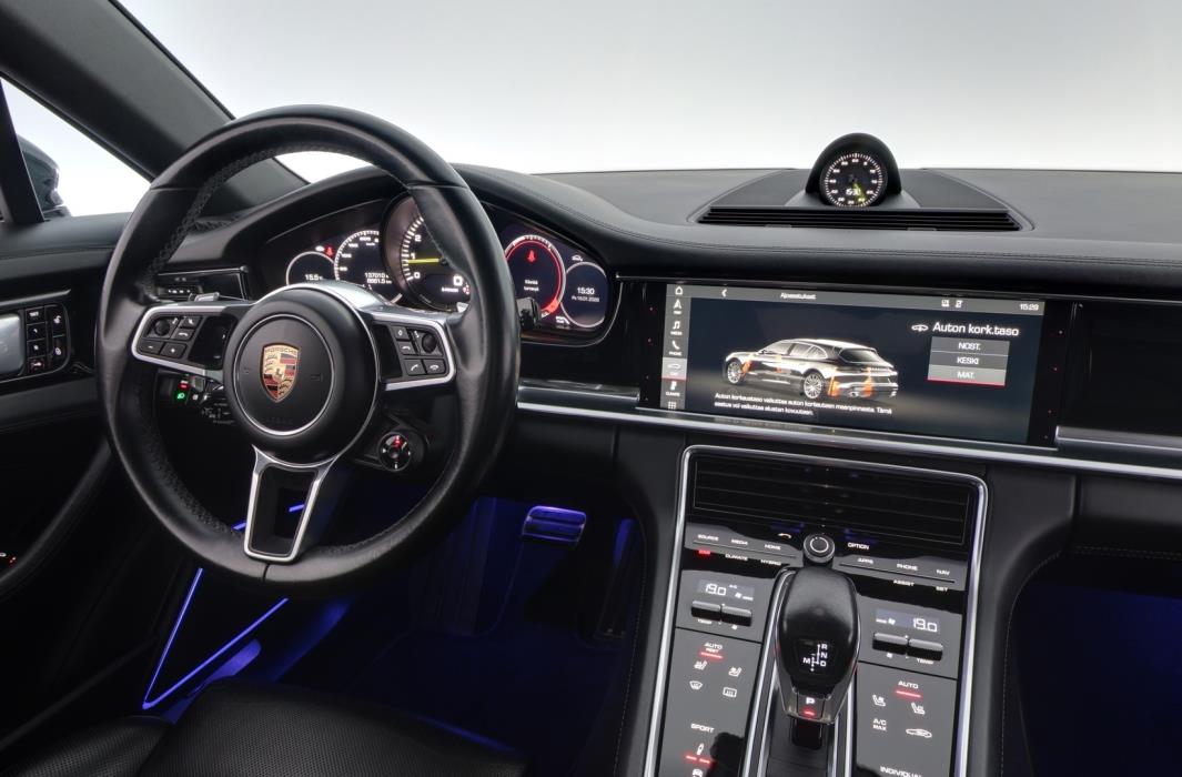 PORSCHE Panamera 2018