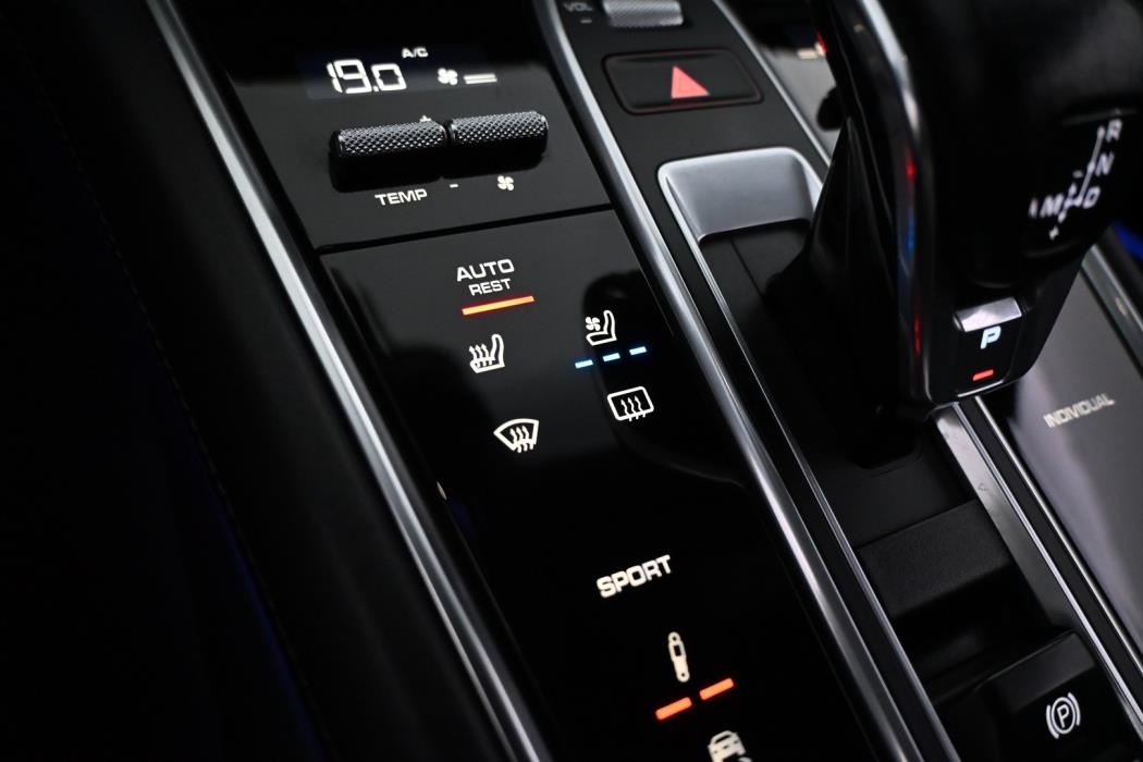 PORSCHE Panamera 2018