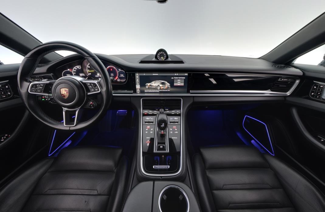 PORSCHE Panamera 2018