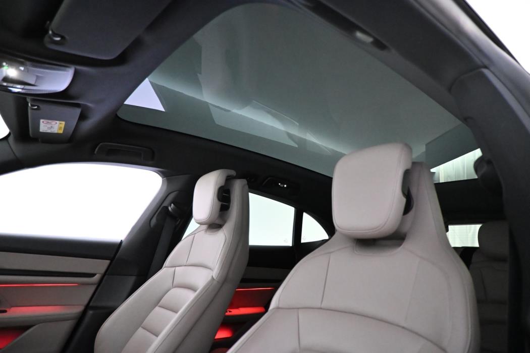 PORSCHE Taycan 2022