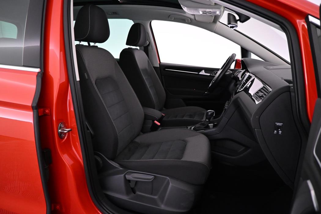 VOLKSWAGEN Golf Sportsvan 2016