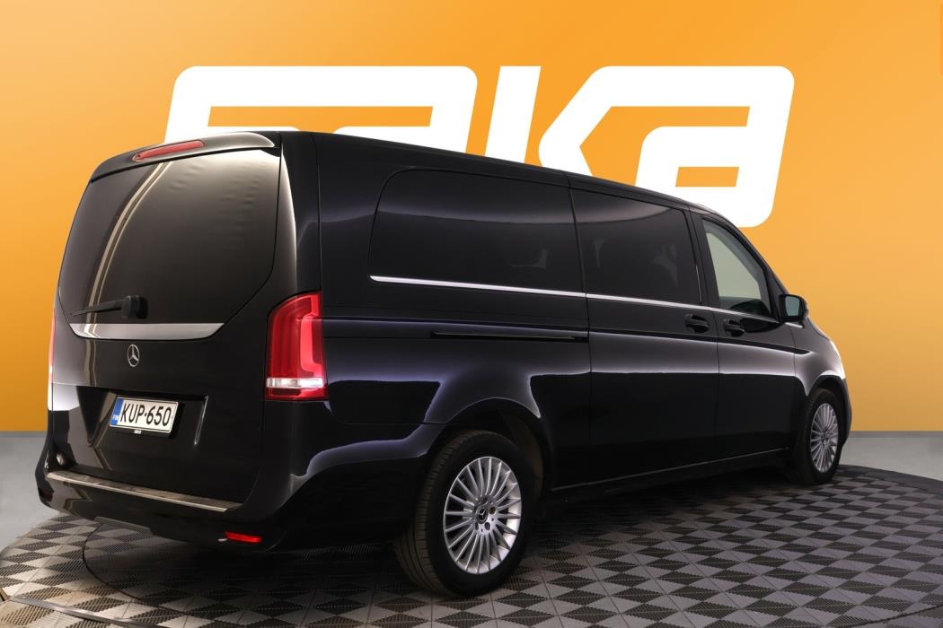 MERCEDES-BENZ V 2022