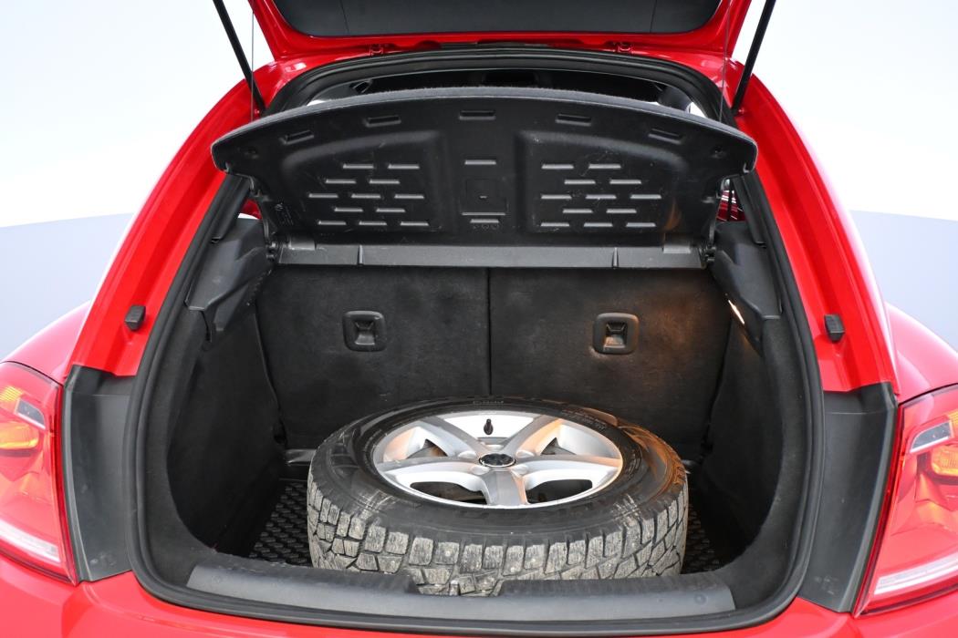 VOLKSWAGEN Beetle 2013