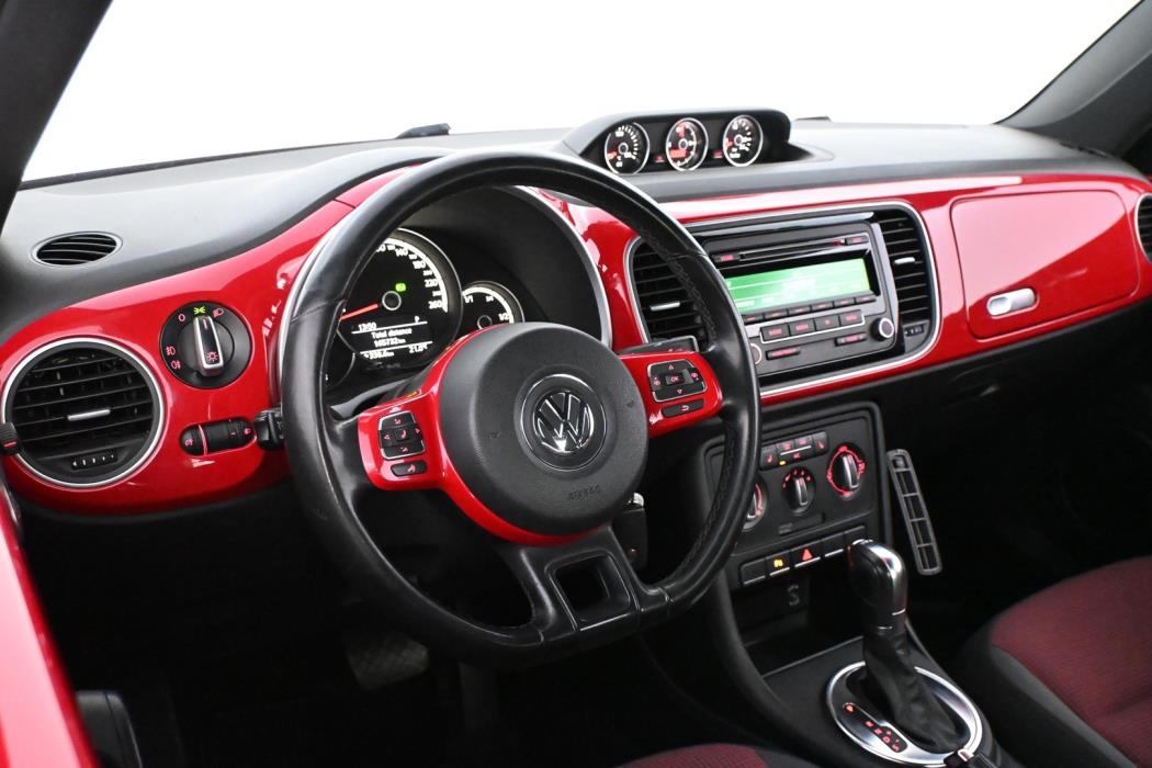 VOLKSWAGEN Beetle 2013
