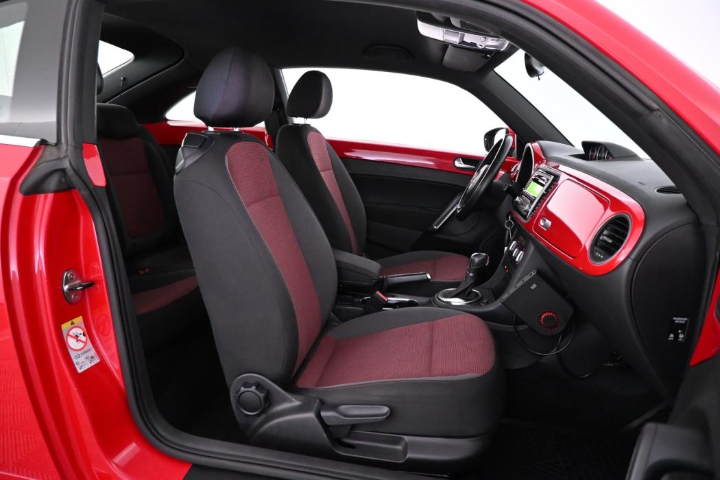 VOLKSWAGEN Beetle 2013
