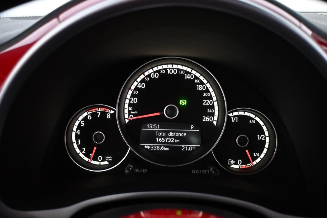 VOLKSWAGEN Beetle 2013