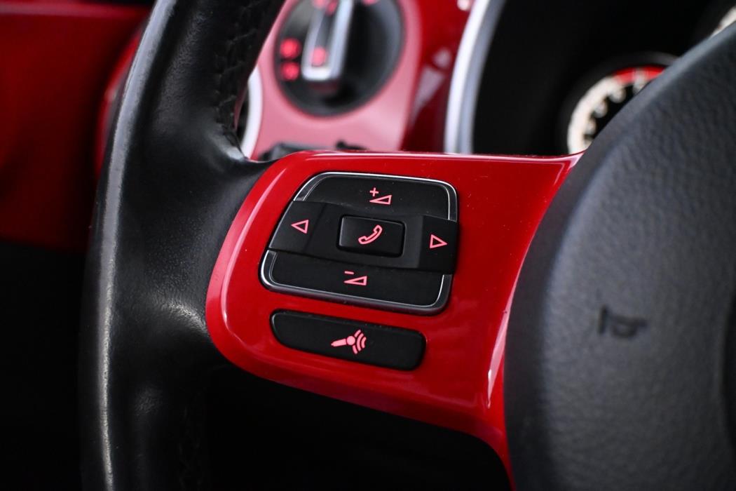 VOLKSWAGEN Beetle 2013