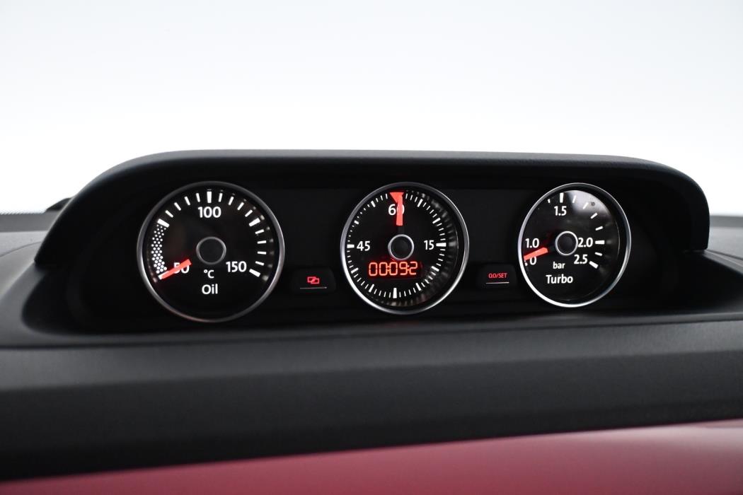 VOLKSWAGEN Beetle 2013