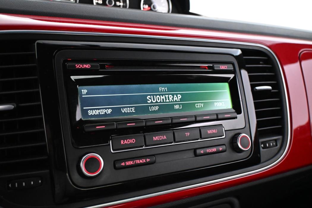 VOLKSWAGEN Beetle 2013