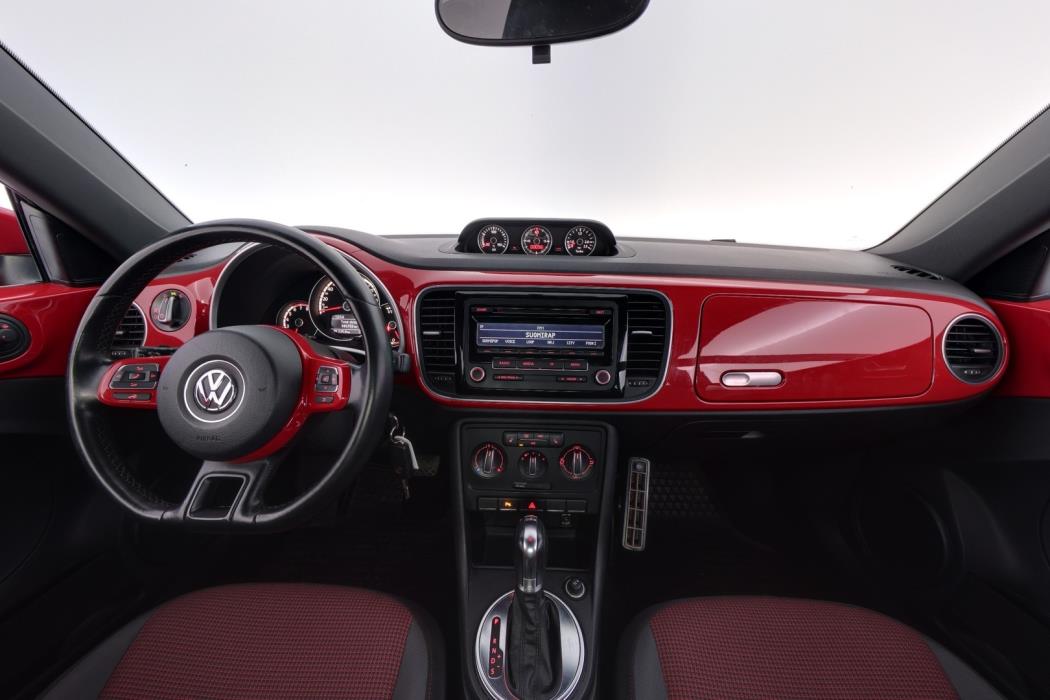 VOLKSWAGEN Beetle 2013