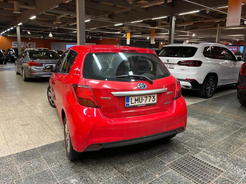 TOYOTA Yaris 2016