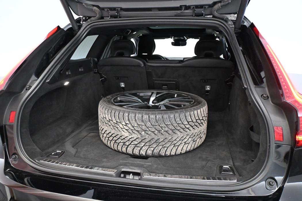 VOLVO V90 2023