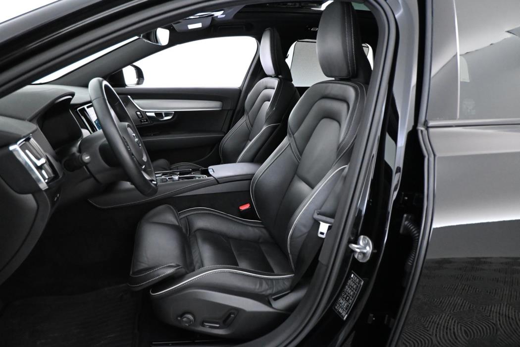 VOLVO V90 2023