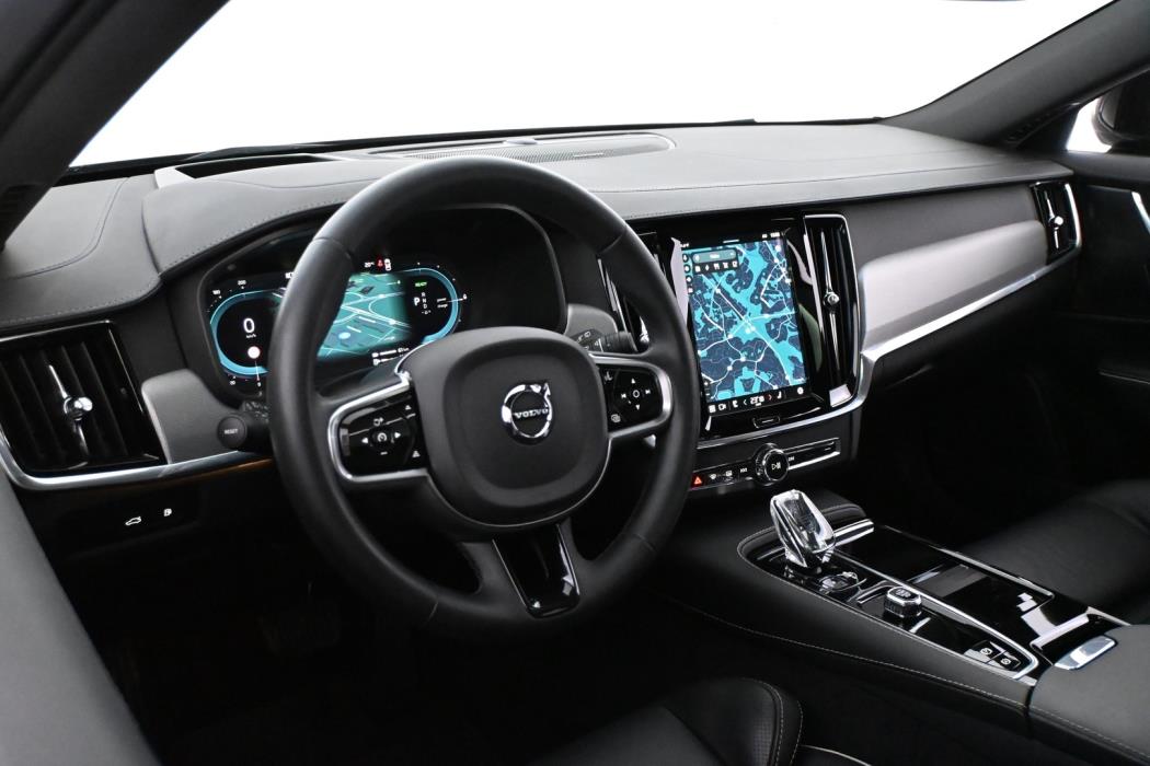 VOLVO V90 2023