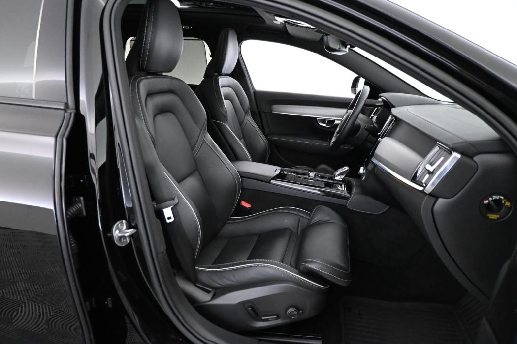 VOLVO V90 2023