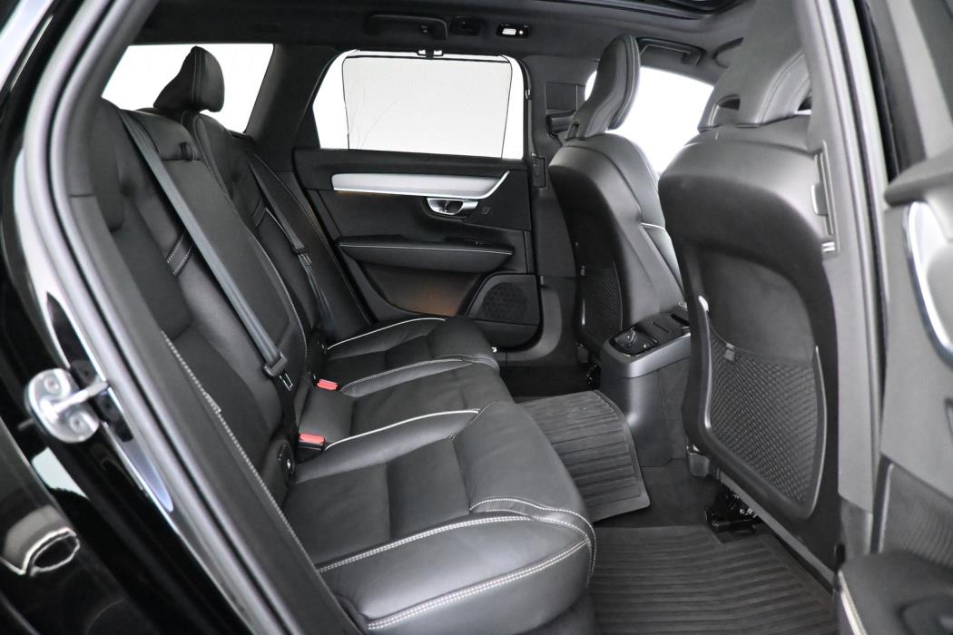 VOLVO V90 2023